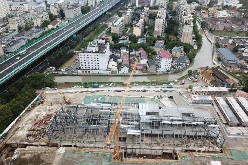 杭州拓佳YX65-600鋁鎂錳板在浦東新區(qū)川沙體育場(chǎng)屋面應(yīng)用